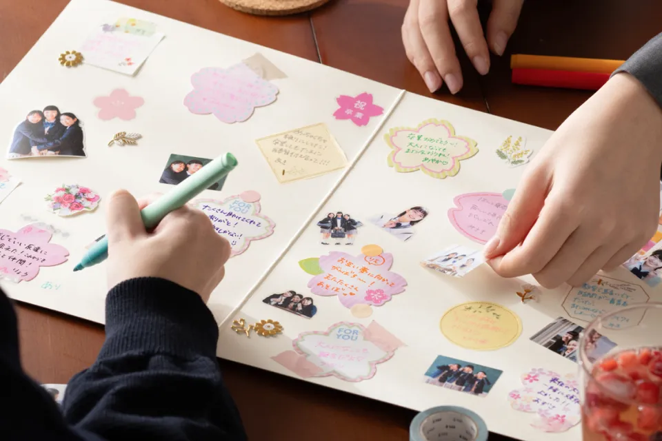 卒業アルバムを自由にデコレーション