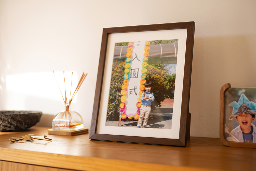 額縁に飾った写真